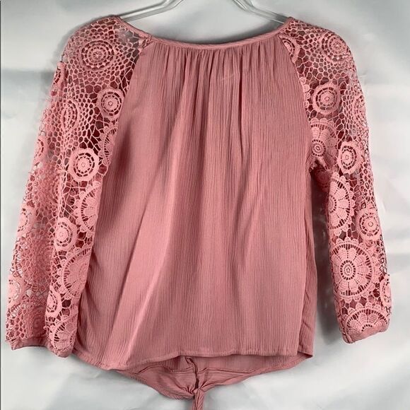 American Rag rose lace blouse. - Picture 4 of 8